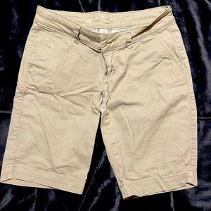 🌼 Bermuda Khakis